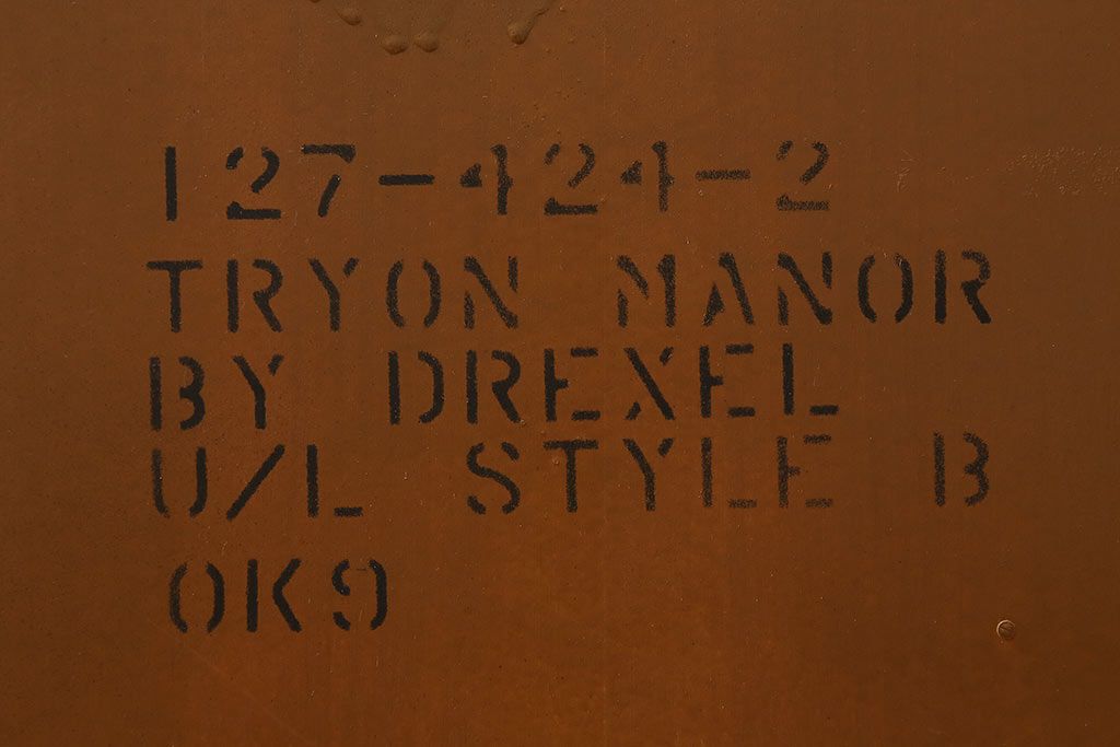 中古　DREXEL HERITAGE(ドレクセルヘリテイジ)　TRYON MANOR(トライオンメナー)　格調高い佇まいが魅力の飾り棚(キャビネット、食器棚、収納棚)(定価約98万円)(R-041755)