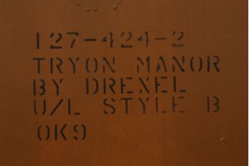 中古　DREXEL HERITAGE(ドレクセルヘリテイジ)　TRYON MANOR(トライオンメナー)　格調高い佇まいが魅力の飾り棚(キャビネット、食器棚、収納棚)(定価約98万円)(R-041755)