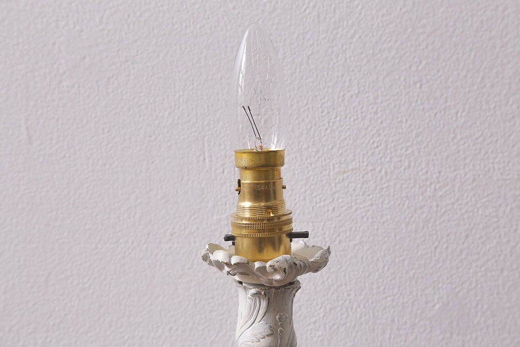 ヴィンテージ照明　フランスビンテージ　エレガントな彫りとフォルムが美しいテーブルランプ(卓上照明、卓上ランプ、スタンドライト)(R-041756)