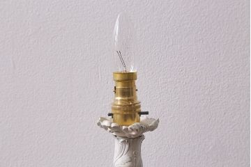 ヴィンテージ照明　フランスビンテージ　エレガントな彫りとフォルムが美しいテーブルランプ(卓上照明、卓上ランプ、スタンドライト)(R-041756)