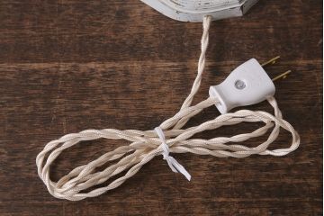 ヴィンテージ照明　フランスビンテージ　エレガントな彫りとフォルムが美しいテーブルランプ(卓上照明、卓上ランプ、スタンドライト)(R-041756)