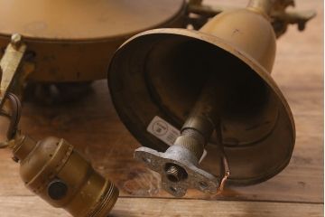 アメリカビンテージ　青銅製　4灯　可憐なデザインのシャンデリア(天井照明)(R-041757)