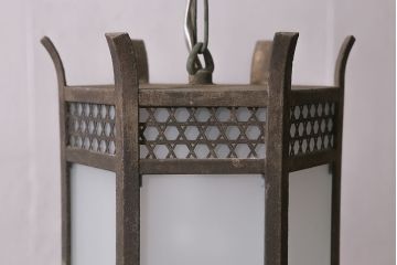 アンティーク照明　和製アンティーク　籠目模様がアクセントになった六角形の吊り下げ照明(天井照明)(R-041758)