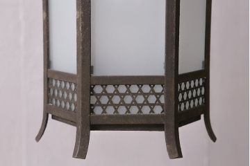 アンティーク照明　和製アンティーク　籠目模様がアクセントになった六角形の吊り下げ照明(天井照明)(R-041758)