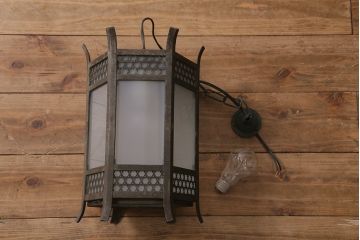 アンティーク照明　和製アンティーク　籠目模様がアクセントになった六角形の吊り下げ照明(天井照明)(R-041758)