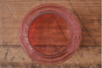 ヴィンテージ雑貨　イギリスビンテージ　平芯　5分芯　3色のガラスが可愛らしいオイルランプ(灯油ランプ、台ランプ)(R-041760)