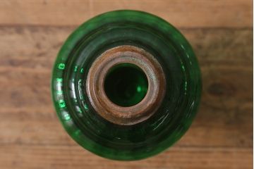 ヴィンテージ雑貨　イギリスビンテージ　平芯　5分芯　3色のガラスが可愛らしいオイルランプ(灯油ランプ、台ランプ)(R-041760)