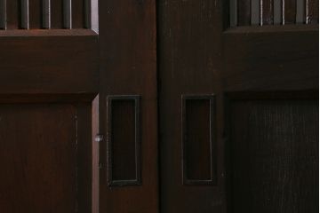 アンティーク建具　明治大正期　蔵戸リメイク　ヒノキ材　クリアガラス入り　風情漂う佇まいが魅力の蔵戸2枚セット(引き戸、玄関戸)(R-041762)