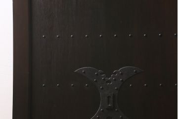 アンティーク建具　明治大正期　蔵戸リメイク　ヒノキ材　クリアガラス入り　風情漂う佇まいが魅力の蔵戸2枚セット(引き戸、玄関戸)(R-041762)