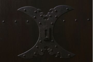 アンティーク建具　明治大正期　蔵戸リメイク　ヒノキ材　クリアガラス入り　風情漂う佇まいが魅力の蔵戸2枚セット(引き戸、玄関戸)(R-041762)