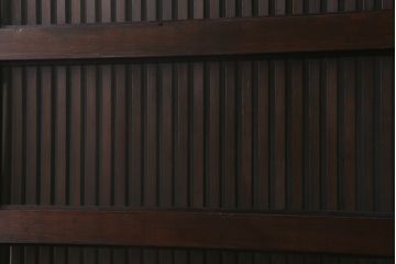 アンティーク建具　明治大正期　蔵戸リメイク　ヒノキ材　クリアガラス入り　風情漂う佇まいが魅力の蔵戸2枚セット(引き戸、玄関戸)(R-041762)