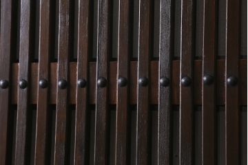 アンティーク建具　明治大正期　蔵戸リメイク　ヒノキ材　クリアガラス入り　風情漂う佇まいが魅力の蔵戸2枚セット(引き戸、玄関戸)(R-041762)