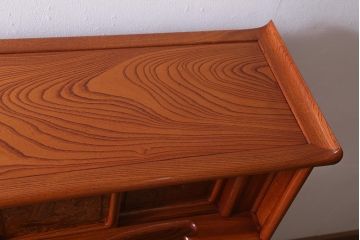 在庫未使用品　IDC大塚家具　漆器山富　漆塗り　透かし入り　総ケヤキ材の飾棚(飾り棚)(定価約203万円)(R-041764)
