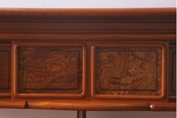 在庫未使用品　IDC大塚家具　漆器山富　漆塗り　透かし入り　総ケヤキ材の飾棚(飾り棚)(定価約203万円)(R-041764)