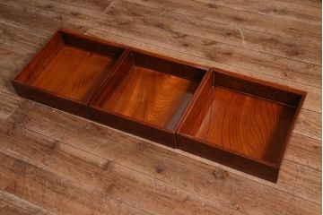 在庫未使用品　IDC大塚家具　漆器山富　漆塗り　透かし入り　総ケヤキ材の飾棚(飾り棚)(定価約203万円)(R-041764)