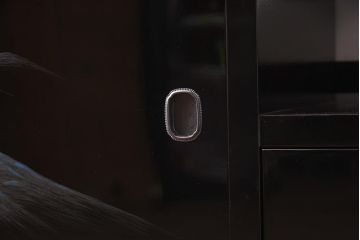 在庫未使用品　IDC大塚家具　モリシゲ(MORISHIGE/森繁)　有明35　彫漆　山と木立　　旭幸延A　和棚(定価約69万円)(R-041766)