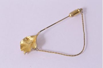 ヴィンテージ雑貨　昭和期　リーフのモチーフが上品なブローチ(アクセサリー、ビンテージ)(R-041768)