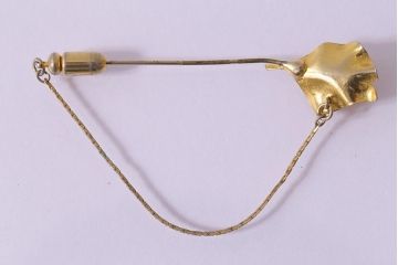 ヴィンテージ雑貨　昭和期　リーフのモチーフが上品なブローチ(アクセサリー、ビンテージ)(R-041768)