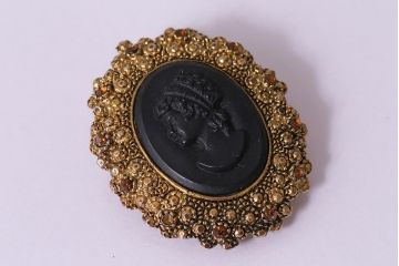 ヴィンテージ雑貨　アメリカビンテージ　カメオ風　女性の横顔がモチーフのブローチ(アクセサリー)(R-041773)