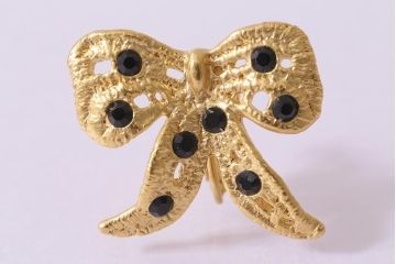 Psyche(プシュケ)　黒のストーンがシックなリボンモチーフのイヤリング(アクセサリー)(R-041778)