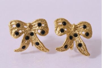 Psyche(プシュケ)　黒のストーンがシックなリボンモチーフのイヤリング(アクセサリー)(R-041778)