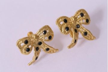 Psyche(プシュケ)　黒のストーンがシックなリボンモチーフのイヤリング(アクセサリー)(R-041778)