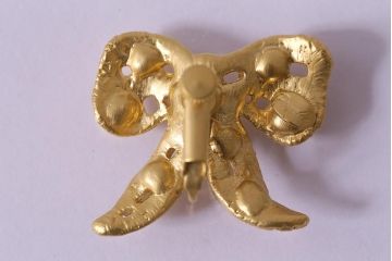 Psyche(プシュケ)　黒のストーンがシックなリボンモチーフのイヤリング(アクセサリー)(R-041778)
