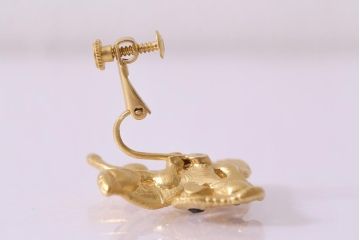 Psyche(プシュケ)　黒のストーンがシックなリボンモチーフのイヤリング(アクセサリー)(R-041778)