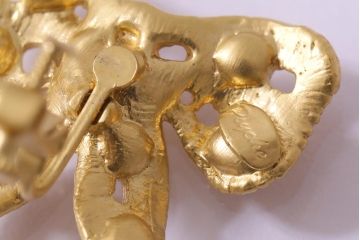 Psyche(プシュケ)　黒のストーンがシックなリボンモチーフのイヤリング(アクセサリー)(R-041778)
