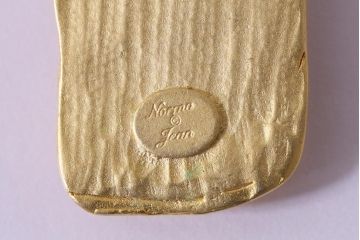 Norma Jean(ノーマジーン)　ゴージャスなゴールドカラーのイヤリング(R-041783)