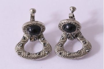 ヴィンテージ雑貨　昭和期　ブラックストーンが魅力のイヤリング(アクセサリー、ビンテージ)(R-041786)