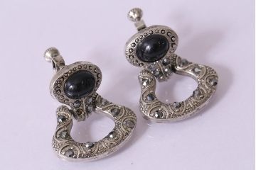 ヴィンテージ雑貨　昭和期　ブラックストーンが魅力のイヤリング(アクセサリー、ビンテージ)(R-041786)