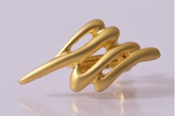 ヴィンテージ雑貨　昭和期　UNICON　マットなゴールドカラーがエレガントなイヤリング(アクセサリー、ビンテージ)(R-041787)