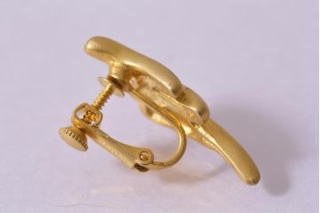 ヴィンテージ雑貨　昭和期　UNICON　マットなゴールドカラーがエレガントなイヤリング(アクセサリー、ビンテージ)(R-041787)
