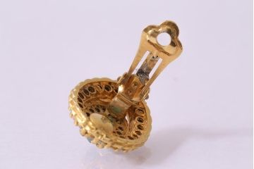 ヴィンテージ　昭和期　グリーンストーンが目を引くオーバル型イヤリング(アクセサリー、ビンテージ)(R-041794)