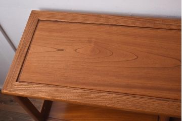 在庫未使用品　IDC大塚家具　指物家具　藤沢木工　漆塗り　総ケヤキ材製の飾り棚(飾棚)(定価約162万円)(R-041798)