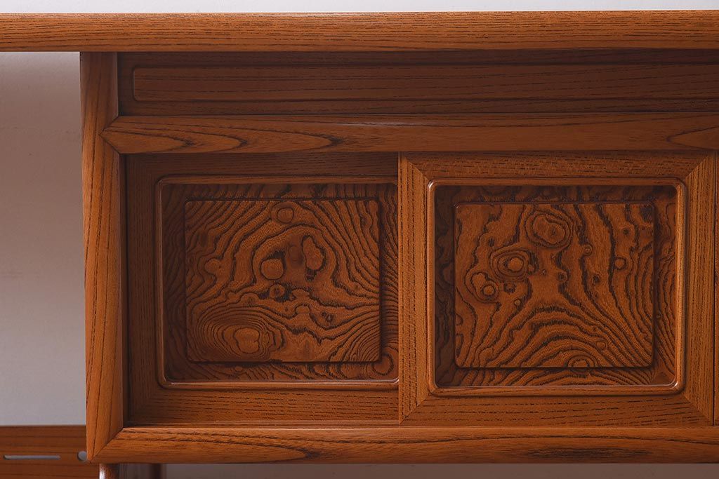 在庫未使用品　IDC大塚家具　指物家具　藤沢木工　漆塗り　総ケヤキ材製の飾り棚(飾棚)(定価約162万円)(R-041798)