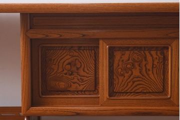 在庫未使用品　IDC大塚家具　指物家具　藤沢木工　漆塗り　総ケヤキ材製の飾り棚(飾棚)(定価約162万円)(R-041798)