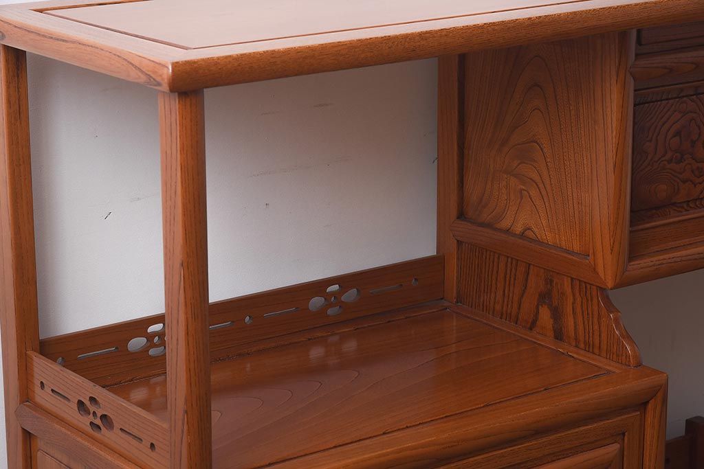 在庫未使用品　IDC大塚家具　指物家具　藤沢木工　漆塗り　総ケヤキ材製の飾り棚(飾棚)(定価約162万円)(R-041798)