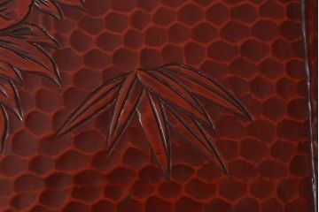 在庫未使用品　IDC大塚家具　まつおかファニチャー　鎌倉彫　竹と牡丹　漆　衣装盆　大小セット(定価約10万円)(R-041800)