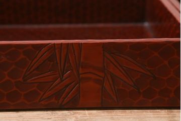 在庫未使用品　IDC大塚家具　まつおかファニチャー　鎌倉彫　竹と牡丹　漆　衣装盆　大小セット(定価約10万円)(R-041800)