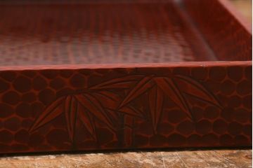 在庫未使用品　IDC大塚家具　まつおかファニチャー　鎌倉彫　竹と牡丹　漆　衣装盆　大小セット(定価約10万円)(R-041800)