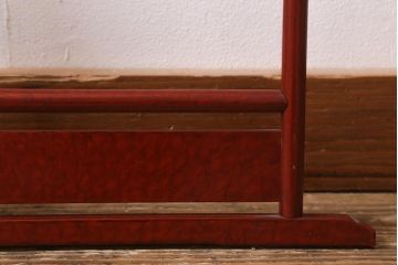 在庫未使用品　IDC大塚家具　まつおかファニチャー　朱紋　漆　小さな衣桁(タオル掛け)(定価約3万7千円)(R-041801)