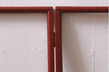 在庫未使用品　IDC大塚家具　まつおかファニチャー　朱紋　漆　小さな衣桁(タオル掛け)(定価約3万7千円)(R-041802)