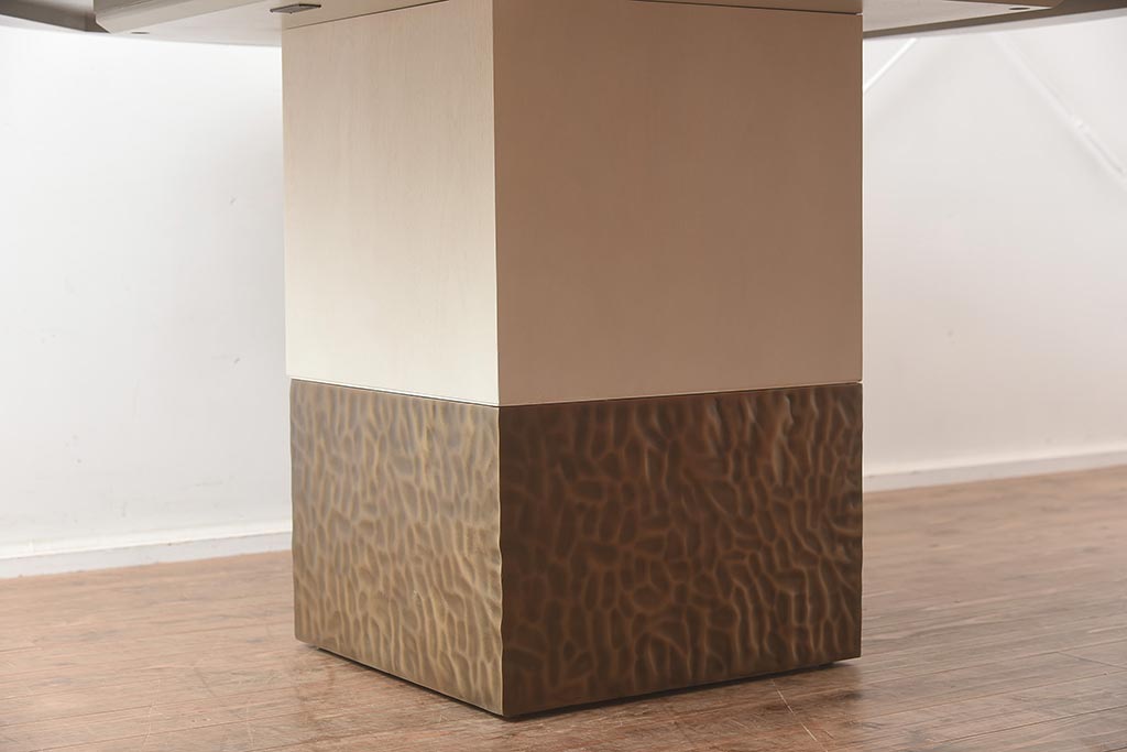 在庫未使用品　IDC大塚家具　Baker(ベイカー社)　KARA MANN(カラマン)　Milling Road(ミリング・ロード)　MR7037　ソリッドダイニングテーブル(ラウンドテーブル、丸テーブル)(定価約90万円)(R-041825)