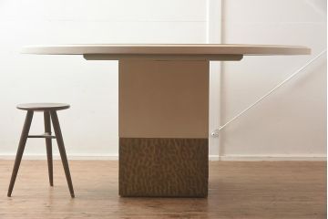 在庫未使用品　IDC大塚家具　Baker(ベイカー社)　KARA MANN(カラマン)　Milling Road(ミリング・ロード)　MR7037　ソリッドダイニングテーブル(ラウンドテーブル、丸テーブル)(定価約90万円)(R-041825)