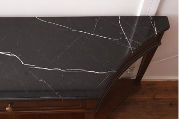 展示品　IDC大塚家具　Baker(ベイカー社)　B8000-21-122　天板大理石　サーバー(コンソールテーブル)(定価約148万円)(R-041833)