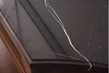 展示品　IDC大塚家具　Baker(ベイカー社)　B8000-21-122　天板大理石　サーバー(コンソールテーブル)(定価約148万円)(R-041833)