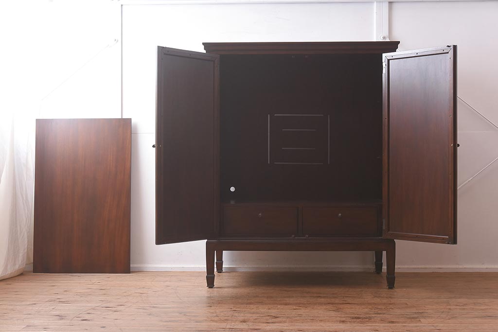 在庫未使用品　IDC大塚家具　ヒッコリーチェア社(HICKORY CHAIR)　トーマス・オブライアン　2890-10　サイドボード(TVキャビネット、収納棚)(定価約73万円)(R-041841)