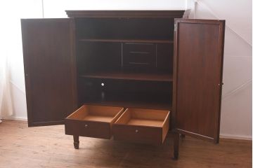 在庫未使用品　IDC大塚家具　ヒッコリーチェア社(HICKORY CHAIR)　トーマス・オブライアン　2890-10　サイドボード(TVキャビネット、収納棚)(定価約73万円)(R-041841)